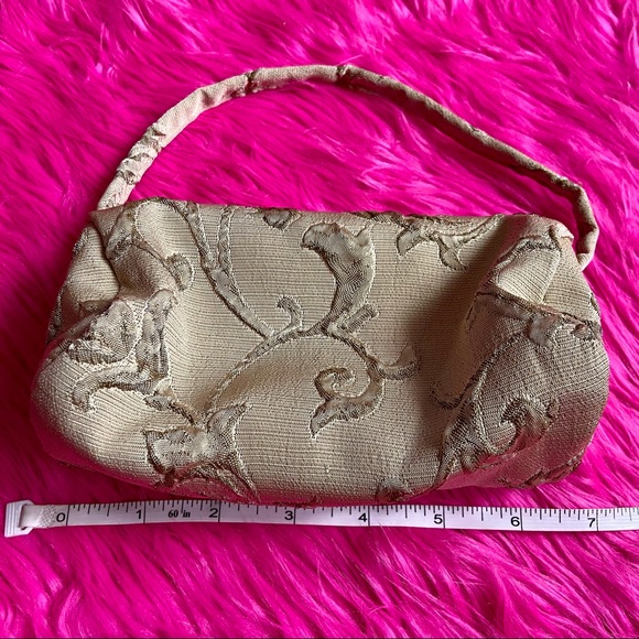 Mini Gold Filigree Barrel Purse - Picture 9 of 11